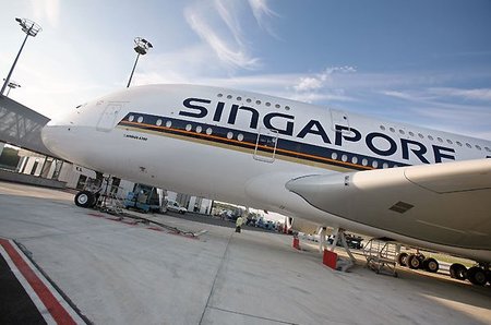 Spanair Singapore-Airlines