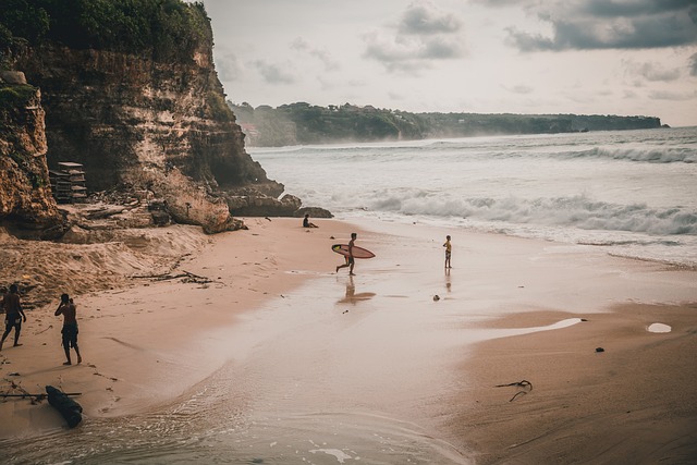 Vuelos a destinos para amantes del surf: Domina las olas